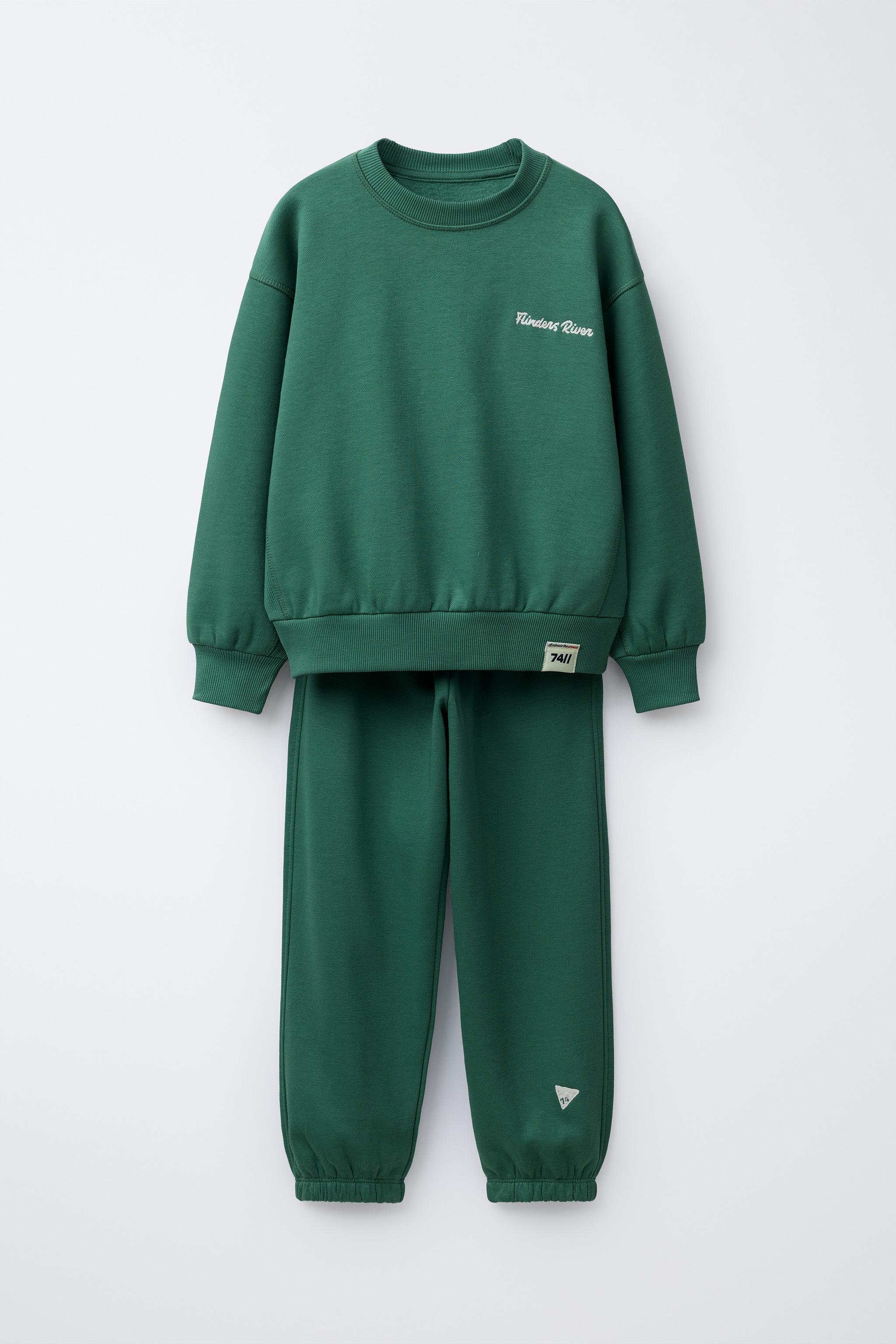 ENSEMBLE DE JOGGING AVEC SWEAT ET JOGGER À INSCRIPTION BRODÉE